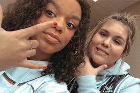 Desi Harrison's Instagram, Twitter & Facebook