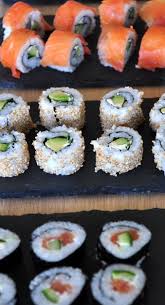 Maybe you would like to learn more about one of these? Frittierte Age Sushi Uramaki Sushi Mit Sesam Und Lachs Vogels Kuche