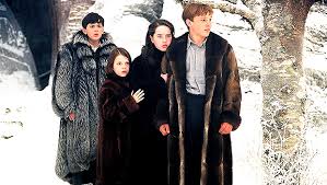 2,95 su 298 recensioni di critica, pubblico e dizionari. The Chronicles Of Narnia Cast Transformations Then Now Photos Hollywood Life
