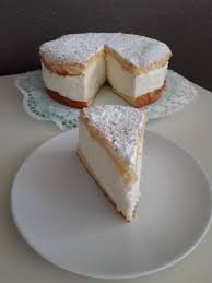 Ausreichend von dem lemon curd auftragen (ein glas wird. Essen Trinken Kasesahne Torte Mit Lemon Curd