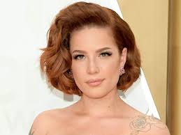 Halsey's long hair is most likely extensions, but that doesn't make it any less fabulous. Halsey Shaved Her Hair And People Love Her New Look