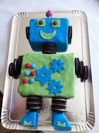 Gateau Robot Avec Une Base De Gateau Au Chocolat Chocolat Mud Cake Recette Au Boy Birthday Cake Birthday Cake Chocolate Robot Cake