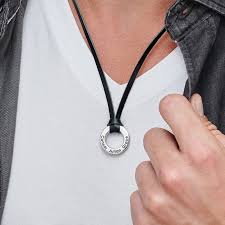 Plaqué or le collier est agrémenté d'une chaîne billes. Collier Homme Avec Pendentif Cercle Myka Anciennement Moncollierprenom