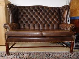 Der englische landhausstil zeichnet sich durch dunkles, edles holz in mahagoni aus. Chesterfield Zweisitzer Englischer Stil Vintage Leder Braun Vintage Braunes Sofa Stil