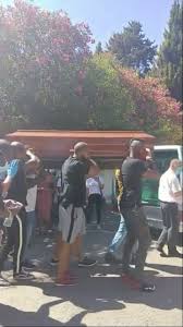 Ator português é morto aos 39 anos; Faladepapagaio Assim Foi O Funeral Do Bruno Cande Que Deus Lhe Concede Um Canto Na Gloria Espero Que Haja Justica