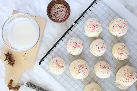 They have a mild anise flavoring, which is very typical of italian baked goods. Italian Anise Cookies Cookies Noshing With The Nolands
