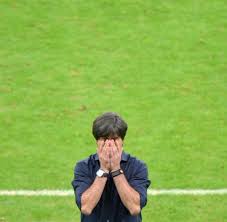 Joachim löw and his players celebrate with the world cup in 2014 alongside german chancellor angela merkel and president joachim gauck. Fussball Wm 2014 Warum Joachim Low Uber Seine Mannschaft Schimpft Welt