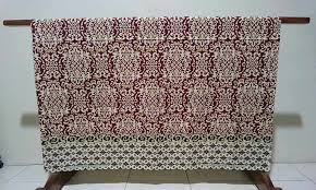 Ketelitian dan kreativitas desainer dalam menciptakan kreasi desain. Batik Printing Dengan Manual Dan Mesin Batik Dlidir