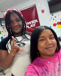 Day 1 and it was EASY and ARTSY just like I like it! But don't get it  twisted, each year I kinda get nervous like it's year no. 1 until I hug