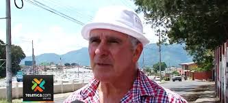 Padre de reconocido ciclista pide ayuda a ubicar a responsable de  atropellar a su hijo