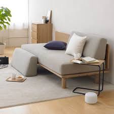 La poltrona trasformabile in letto singolo flora è realizzata nella tappezzeria sartoriale berto per offrire un posto letto aggiuntivo anche negli ambienti più piccoli. Poltrone Letto Modelli Dimensioni E Design Homehome