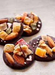 Les Mendiants Au Chocolat Une Recette De Fete Mendiant Chocolat Recette Recettes Sucrees