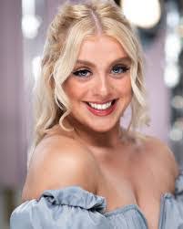 Lucy Summers's Instagram, Twitter & Facebook