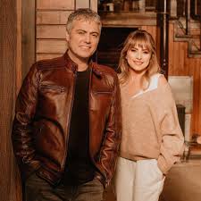 Taverna müziği sanatçının arabesk tarzında albümleri de vardır. Cengiz Kurtoglu Startseite Facebook