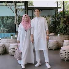 Hai gaisss, jadi kali ini aku mau nganterin temen sambil ikut belanja baju buat lebaran. Baju Remaja Kekinian White Couple Wd Bahan Mosscrepe Baju Couple Pasangan Baju Couple Muslim Baju Couple Lebaran Baju Couple Kemeja Baju Couple Keluarga Baju Couple Pasangan Dress Wanita Dan Kemeja Pria Baju