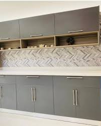 اسألني عن التصميم on twitter اليوم عالم تصميم المطابخ لا ينتهي ويمكن اختيار اكثر من مادة في نفس المطبخ وتكاد لا تعرف من الصور ان كانت المادة المستخدمة هي خشب او ألمنيوم