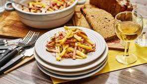 Fur Biergarten Feeling Zu Hause Einfach Und Lecker Mit Unserem Rezept Auf Maggi De Wurst Kase Salat Kase Salat Rezepte
