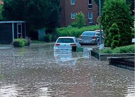 Niedersachsen ist flächenmäßig das zweitgrößte und mit rund 8 millionen einwohnern der bevölkerungszahl nach das viertgrößte bundesland. Unwetter Uber Niedersachsen Schlammlawine Trifft Alfeld