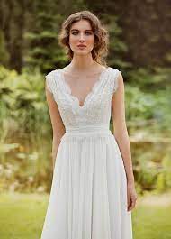 Pin By Ms Mai Huynh On Trou Pleated Wedding Dresses Bohemian Wedding Gown Wedding Dresses