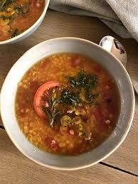Rezept Fur Eine Kostliche Winterliche Linsensuppe Gekocht Mit Frisch Gepresstem Orangensaft Feinen Mediterranen Gewurz Linsensuppe Lebensmittel Essen Rezepte