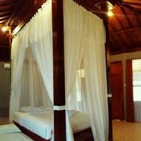 Offering an outdoor pool and a peaceful, beautiful scenery, kampoeng joglo ijen is located in banyuwangi, 27 mi from pemuteran. Kampoeng Joglo Ijen Banyuwangi