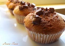 Cu ajutorul unei linguri punem. Muffins Cu Banane Si Ciocolata Retete Culinare Cu Laura Sava Cele Mai Bune Retete Pentru Intreaga Familie
