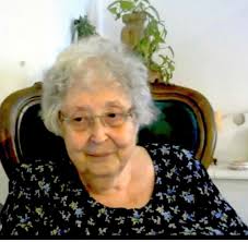 Sono pochi i genitori che amano i figli. Sono molti i genitori che si  preoccupano dei figli , che li fanno studiare, che li curano se si ammalano  . Che fanno tutto