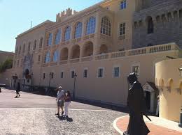 Monte carlo toplu taşımaya ihtiyaç duymayacağınız kadar küçük ve yürüyerek gezmesi kolay bir şehir. Bir Gunde Monaco Monako Gezi Rehberi Cokgezenadam Com