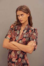 Hide the money under the mattress.; Kleid Hide Noir Ba Sh