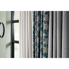 gordijn coco met palmprint tip combineer een rijke print met een neutraal effen gordijn zo maak je het speels maar wordt het niet te home home decor decor