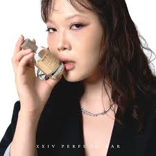 𝐒𝐂𝐄𝐍𝐓 𝐒𝐓𝐘𝐋𝐈𝐒𝐓 #𝟐𝟏 BACK TO OFFICE Mặc dù vẫn còn luỵ A80 lắm  nhưng cũng đã đến ngày trở lại với công việc. Bạn đồng hành của những ngày  đầu tiên đi