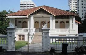 Topan ini bisa menerbangkan rumah, memotong sambungan jalur kereta api, menyebabkan tanah longsor di daerah pegunungan, dan juga menyebabkan banjir besar di seluruh negara bagian. Inilah Rumah Termahal Di Singapura