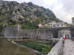 Ένας προορισμός γεμάτος ιστορία & πολιτισμό η εξαιρετική αρχιτεκτονική, η πλούσια πολιτιστική κληρονομιά, η φυσική. Ta Kalytera A3io8eata Sto Kotor Sight Being