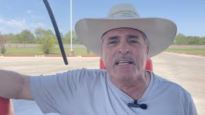 Gov. Abbott's new directive: No English, no driving commercial vehicles in  Texas