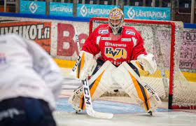 Den person och målvakt man tänker på mest i dessa sammanhang är nummer 1, stefan liv. Hv71 Auf Twitter I Jonas Gunnarssons Franvaro Hoppade Nashvilles Malvakt Juuso Saros In I Hv Kassen Pa Dagens Traning Hv71