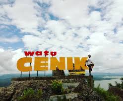 Walaupun terkesan tidak masuk akal, tetapi banyak masyarakat setempat yang mempercayai beragam cerita misteri. Watu Cenik Tempat Wisata Baru Menikmati Waduk Gajah Mungkur Wisatakaka