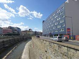 Located in fünfhaus, star inn hotel wien schönbrunn is within a mile (2 km) of popular sights such as schoenbrunn palace and mariahilfer street. Star Inn Schonbrunn And Its Proximity To U Bahn Station On Left Picture Of Star Inn Hotel Wien Schonbrunn Vienna Tripadvisor