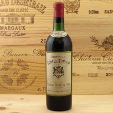 Guests will enjoy a continental breakfast and access to a terrace. 1964 Chateau Tertre Daugay Wein 1964 1960 1969 Weine Nach Jahrgang Antikwein