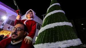 Di dalam alkitab ada beberapa ayat tentang kelahiran yesus yang sering kali diperdengarkan. Natal Palestina Meriah Ribuan Warga Tepi Barat Gaza Parade Di Ramallah Internasional