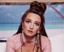 SNL's Chloe Fineman Names The Host That Made Her Cry