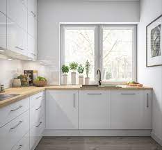 Dapur yang terhubung dengan teras belakang 10 Inspirasi Desain Interior Minimalis Untuk Dapur Mungil Narasi