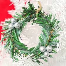 Make This Easy Diy Mini Wreath Ornament To Hang On The Christmas Tree Or For Christmas De Diy Christmas Tree Ornaments Mini Christmas Ornaments Mini Wreath Diy