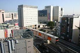 立川市（日语：立川市／たちかわし tachikawa shi */?），日本東京都多摩地區市份。東京都特別區部通勤率達17.6%（2010年「平成22年國勢調査」）。 立川市位在東京都（去除島嶼地區）的中央偏西、在多摩川中游左岸的武藏野台地上。 ç«‹å·å¸‚ã®æ¦‚è¦ ç«‹å·å¸‚