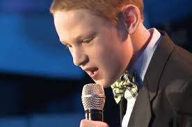 Blindur og einhverfur og bræðir fólk með söng sínum