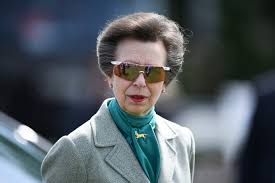 İngiltere'nin yeni doğan prensesinin adı charlotte elizabeth diana. Kralice Elizabeth In Tek Kizi Prenses Anne Meghan Ve Harry Nin Kraliyet Ten Ayrilmasini Destekliyor Independent Turkce