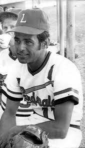 23 de diciembre de 1974: Luis Aparicio disputa su último juego como profesional en la LVBP. Batea sencillo remolcador de la carrera del triunfo de Cardenales de Lara (5-4) sobre Águilas del
