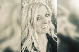 Amber Robbins's Instagram, Twitter & Facebook