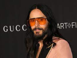 26 de diciembre de 1971) 1 es un actor, músico, director y productor musical estadounidense, fundador de la banda de rock alternativo 30 seconds to mars. Wxxamqkci 6xqm