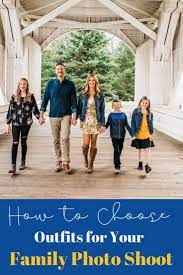 Family Photo Outfits You Will Want To Copy Chaylor Mads In 2021 Family Photo Outfits Photo Outfit Summer Family Photos