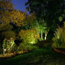 Planen sie möglichst schon beim anlegen des gartens die beleuchtung und entsprechende leitungen und kabelschächte mit ein. Licht Im Garten Jetzt Planen Im Sommer Geniessen